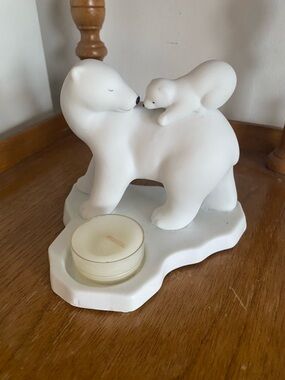 PartyLite “Mothers Joy” White Ceramic Polar Bear with Cub Tea Light Holder